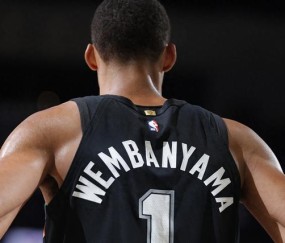 半岛体育官方网站-文班你太狠了，仅用8分钟，就达成80年NBA独一无二纪录，冲击MVP|公牛|文班亚马|马刺|圣安东尼奥马刺队|NBA常规赛_新浪体育_新浪新闻